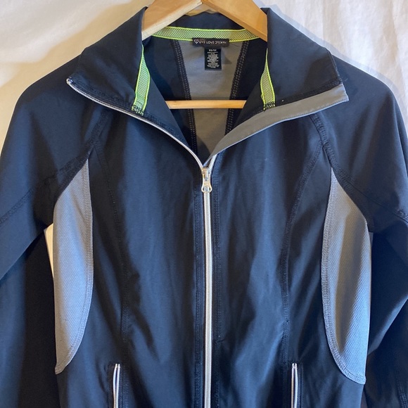 Woman’s zip up lightweight athletic coat size XS - Picture 3 of 5